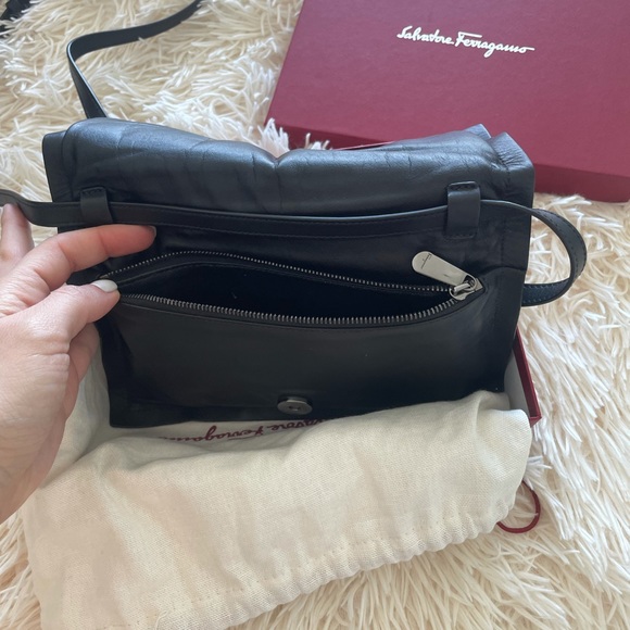 Ferragamo Viva Bow padded shoulder bag - Picture 5 of 9